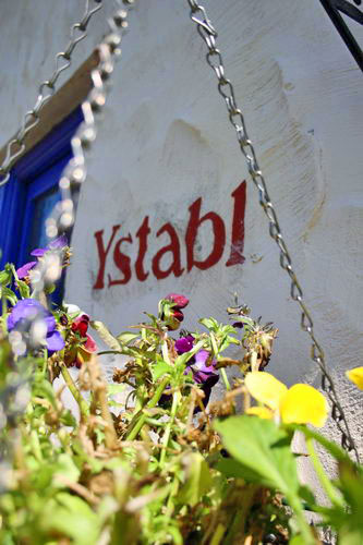 Y Stabl sign and flowers2
